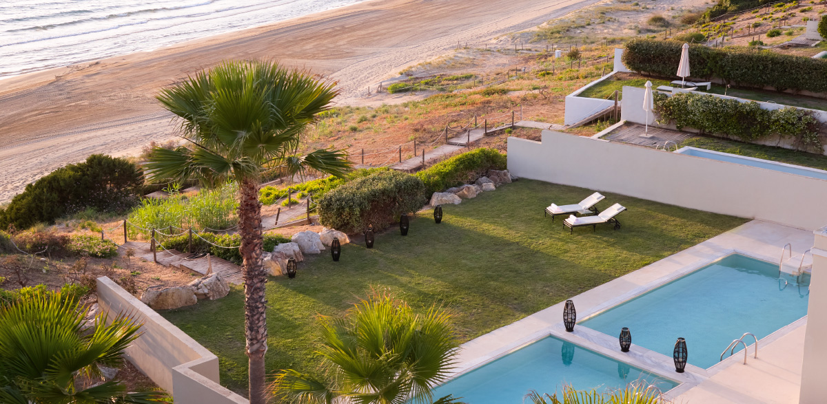 11-villa-nostalgia-private-pool-mandola-rosa-beachfront